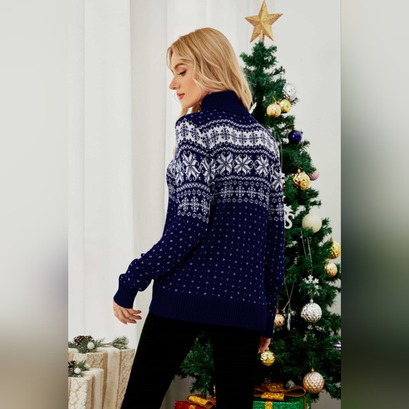 Women's Navy and White Christmas Snowflakes Fair Isle Turtleneck Sweater. NWT - Picture 3 of 3